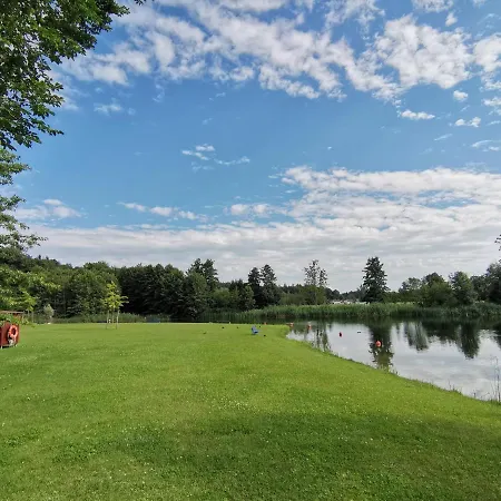 Grosse Gartenblick Mit Terrasse 阿姆特采尔
