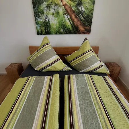 Grosse Gartenblick Mit Terrasse