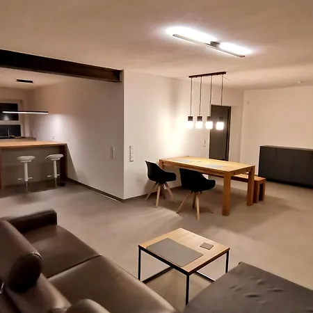 Grosse Gartenblick Mit Terrasse *