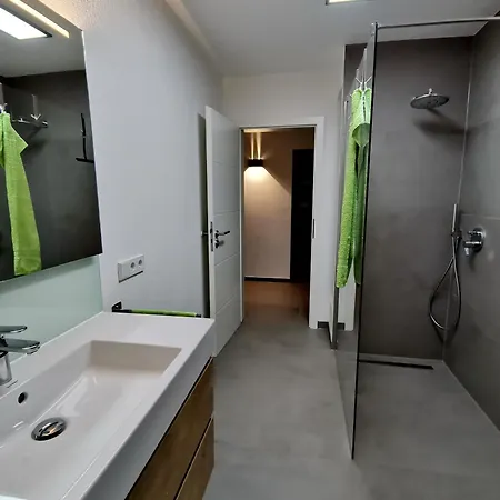 Grosse Gartenblick Mit Terrasse