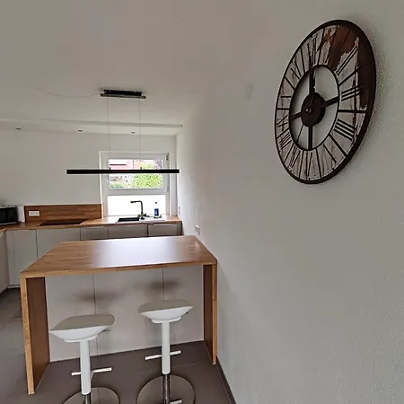 Grosse Gartenblick Mit Terrasse *